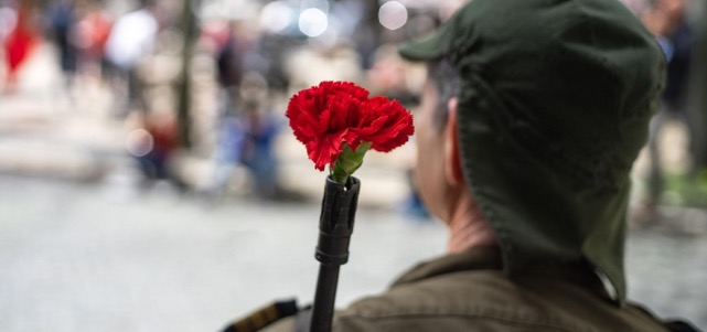 La Révolution des Œillets : un moment clé de l’histoire du Portugal